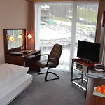 Hotel Hostel Flims 4*