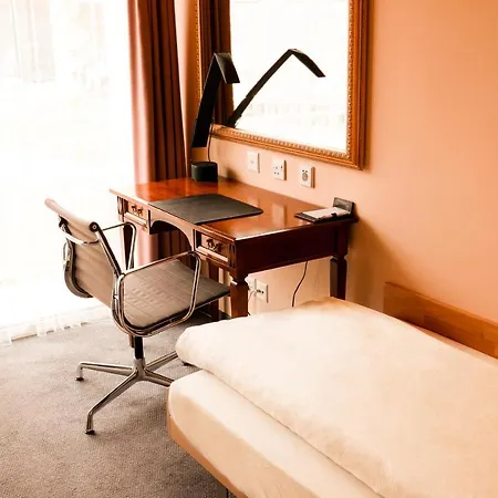 Hotel Hillsite Smart Flims